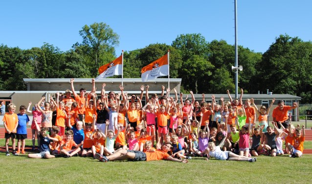 De pupillen van AVC en hun begeleiders bij elkaar.