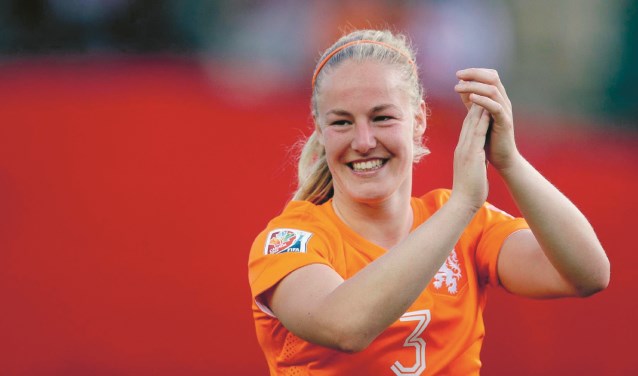 Met haar onverzettelijkheid is Stefanie van der Gragt een van de steunpilaren in het Nederlands elftal.