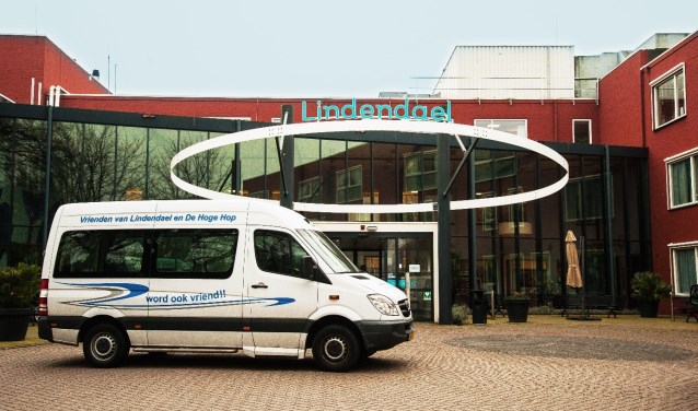 De rolstoelbus wordt gebruikt voor uitstapjes en familiebezoek, maar ook om de mensen van de dagbehandeling te vervoeren.