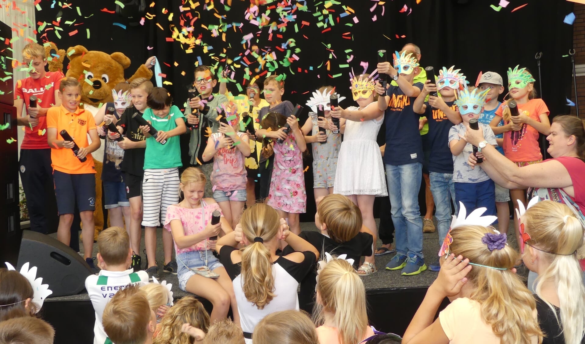 Kinderen openen traditioneel de Beemster Feestweek in Middenbeemster.