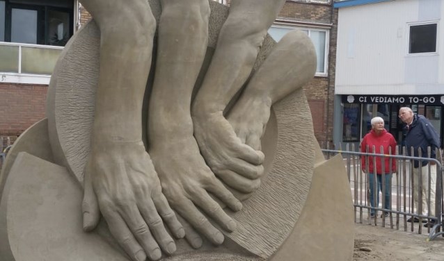 'Vrijheid, gelijkheid en broederschap' maakte Fergus Mulvany winnaar EK zandsculpturen in Zandvoort