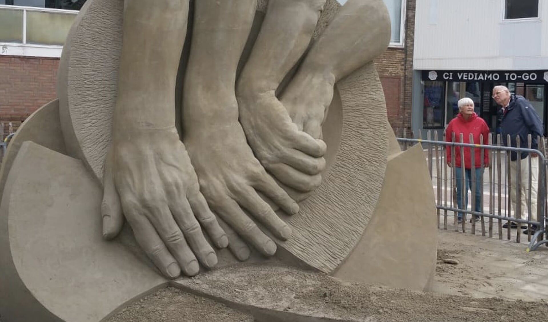 'Vrijheid, gelijkheid en broederschap' maakte Fergus Mulvany winnaar EK zandsculpturen in Zandvoort