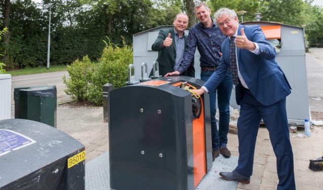 Vlnr. projectleider Joost Moerkerk, gemeenteadviseur Hilbert Moll en wethouder Jan Houtenbos.