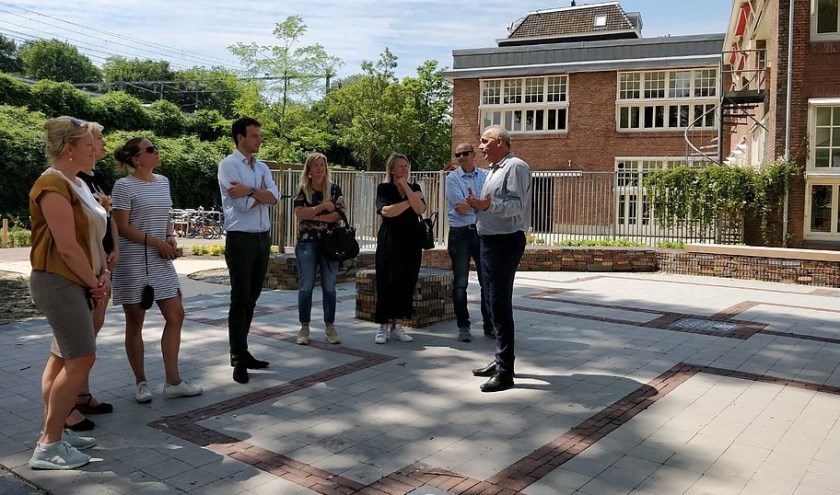 Het college van burgemeester en wethouders (B&W) op bezoek in Amsterdam.
