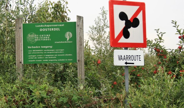 In de Oosterdel ben je met een motorisch aangedreven vaartuig alleen welkom als je een persoonsgebonden vaarpas hebt.