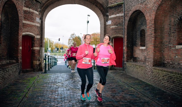 De KLM Urban Trail gaat dwars door Haarlem.