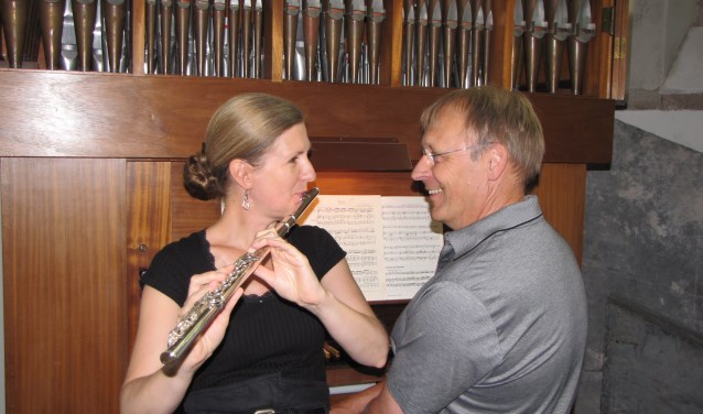 Organist Koos Teekens en fluitiste Margatet Mathot.