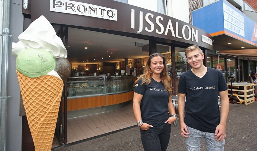 Naomi Lucardie en medewerker Luuk.