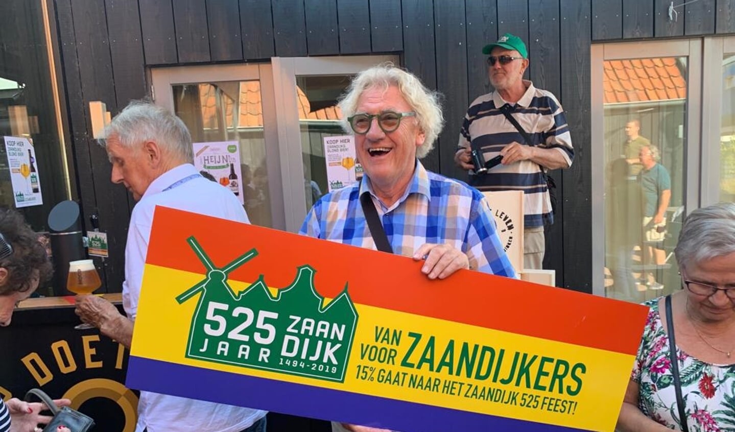 Voorzitter Jan Duyves van 525 jaar Zaandijk is blij met de steun voor het aanstaande feest.