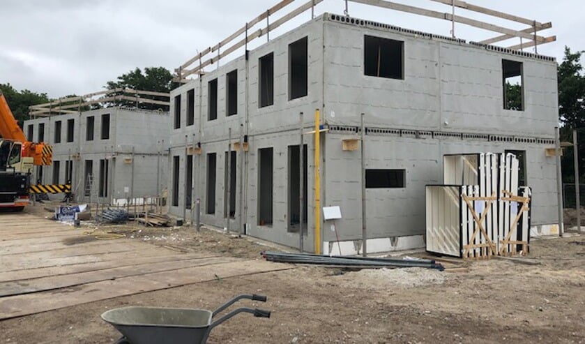 De cascobouw van de woningen is reeds voor de bouwvak gerealiseerd.