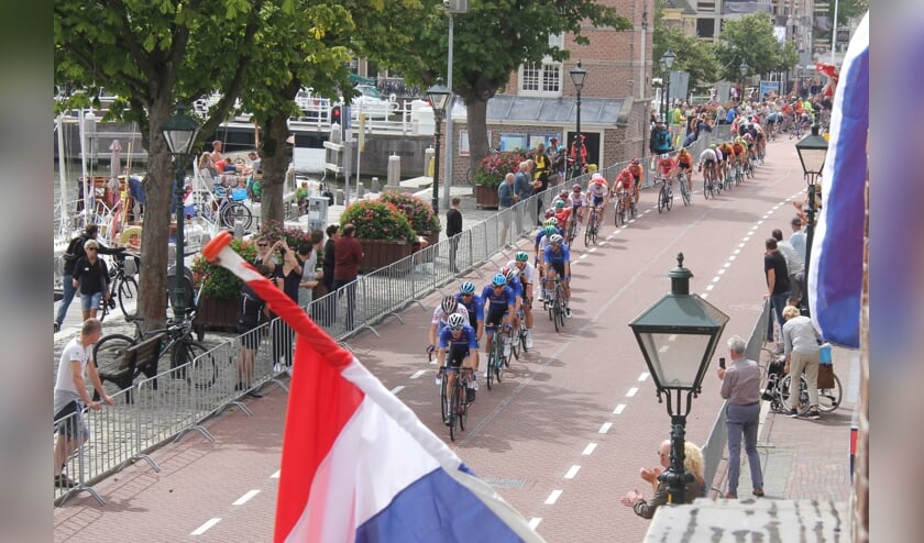 Deelnemers aan de wegwedstrijd bij de elite mannen in actie.