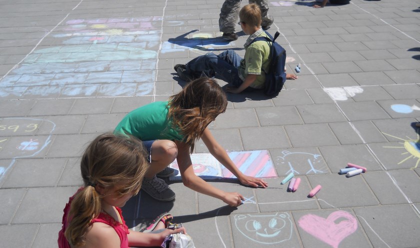 Kom donderdag meedoen met stoepkrijten en maak de mooiste creaties.