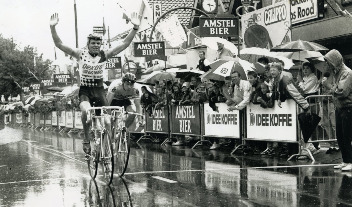 Finish van de amateurs in 1989. Vele toeschouwers hadden de regen getrotseerd.