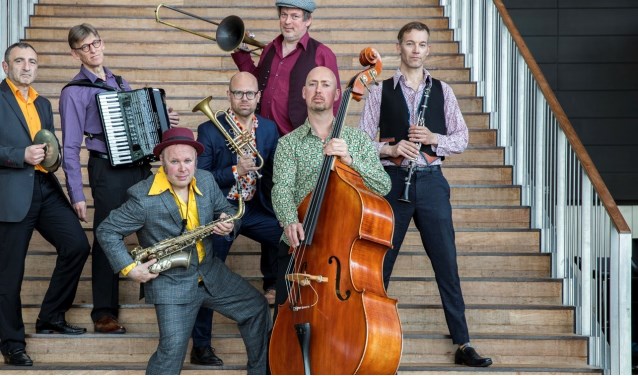 De Amsterdam Klezmer Band blaast festivaltenten omver en trekt tranen in theaters.