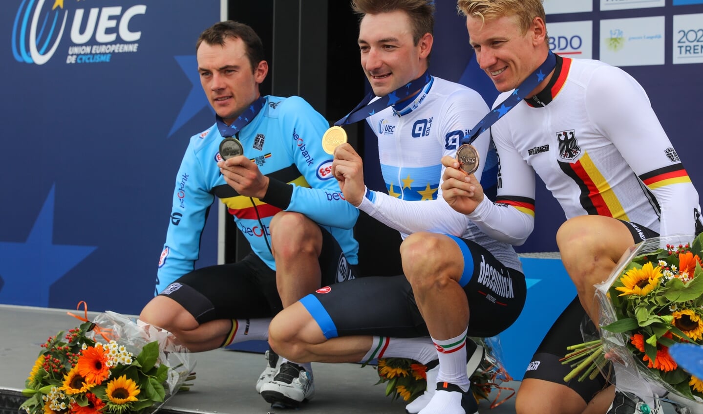 Het podium bij de mannen, met vlnr. Yves Lampaert (zilver), Elia Viviani (goud) en Pascal Ackermann (brons).