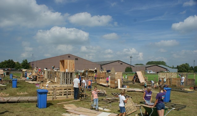 Ook dit jaar doen er veel kids mee aan Bouwdorp Oudkarspel. Nu nog vrijwilligers!