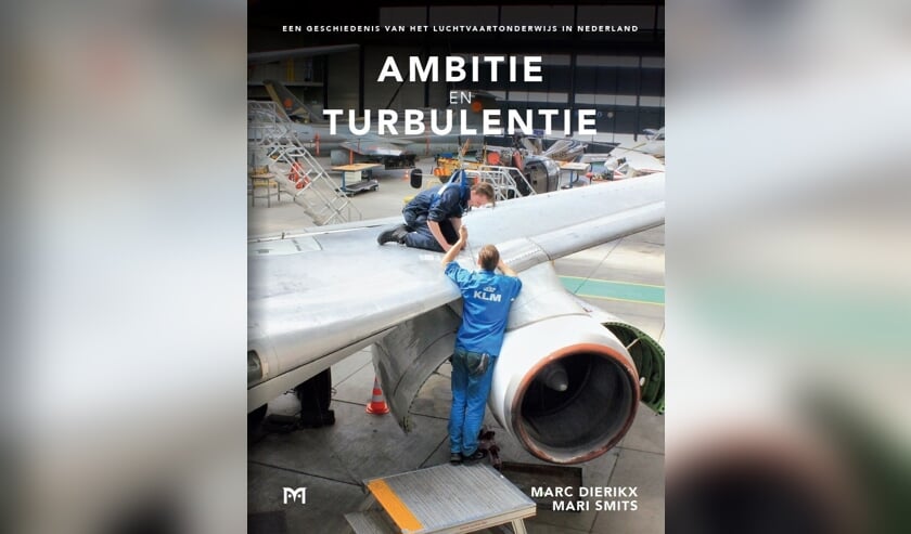 Het boek 'Ambitie en Turbulentie, een geschiedenis van het luchtvaartonderwijs in Nederland'.