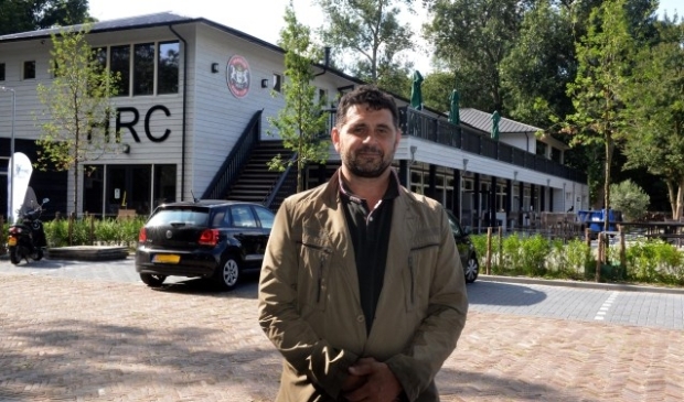 Niek van der Schatte Olivier is trots op het nieuwe onderkomen van zijn club.