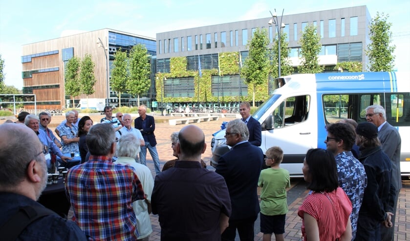 De opening werd bijgewoond door een groot aantal vrijwillige chauffeurs.