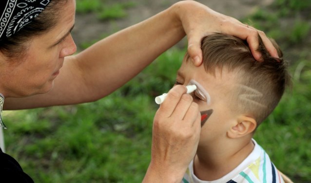 Ook kunnen kinderen zich op de Crosspoint-middagen laten schminken.