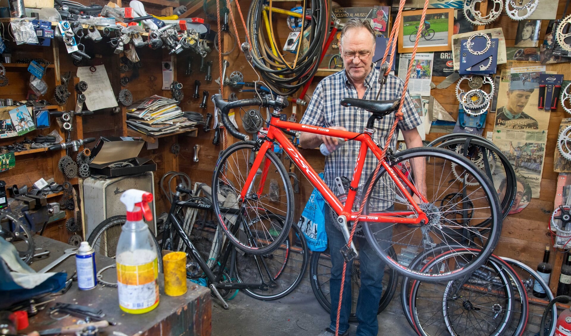 De techniek achter de fiets is voor Harry Dekker zijn lust en zijn leven.
