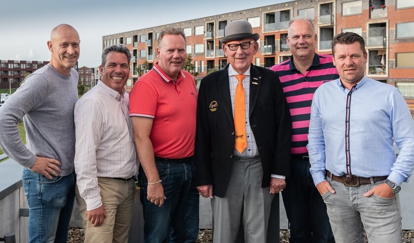 Het nieuwe bestuur loopt op 12 september mee, maar treedt in januari officieel in functie. Van links naar rechts: Gertjan Otto, Jan Peter Dompeling, Robert Kuiper, Jan Kuiper, Marco Kuiper en Bas Hillecamp.