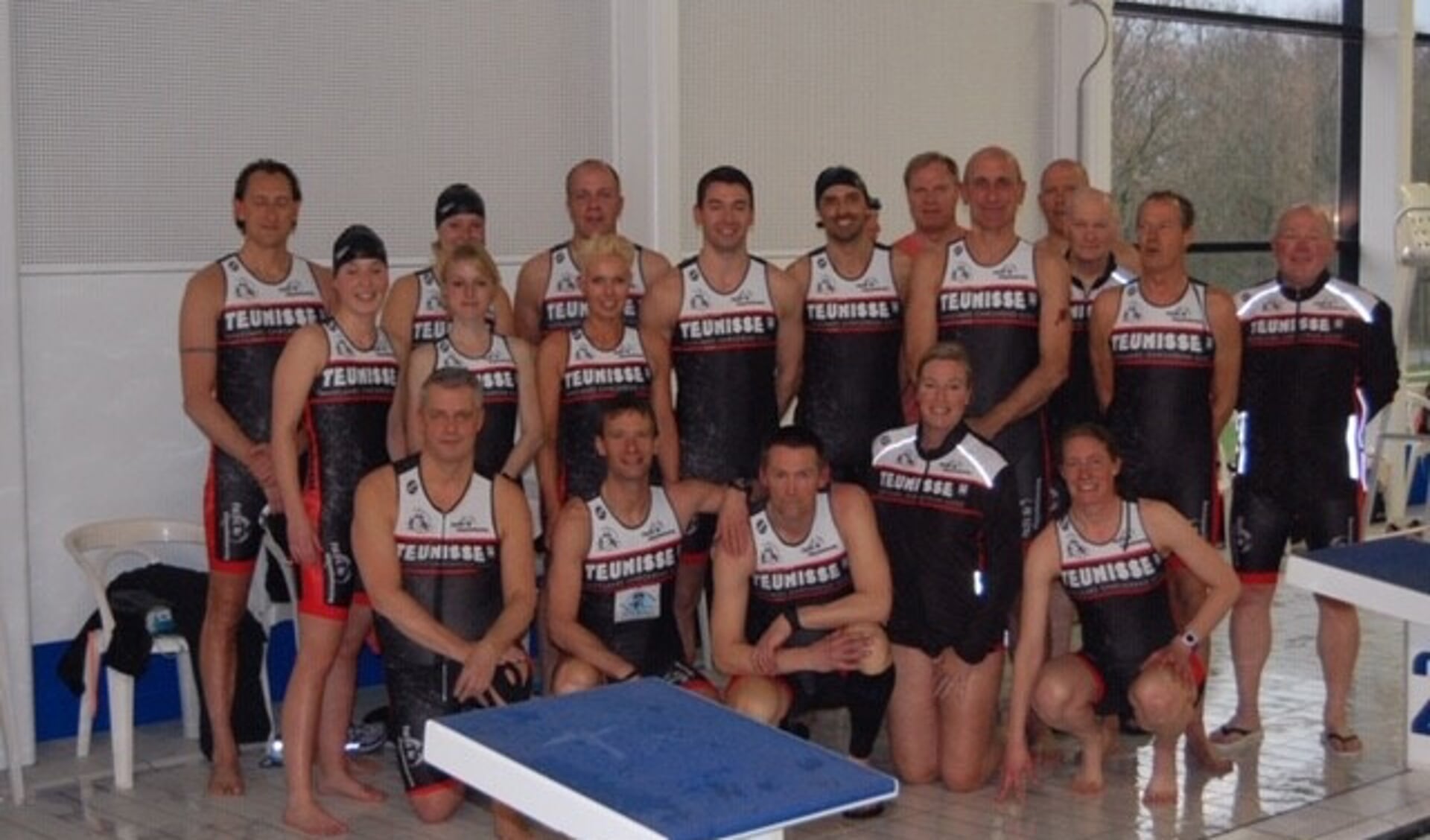 Foto van het team van Triathlon Vereniging Purmerend.