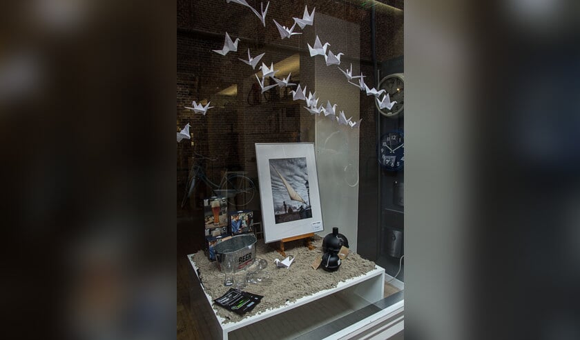 Twee weken lang exposeren de leden van twee fotoclubs hun werk in de etalages van 44 verschillende winkeliers.