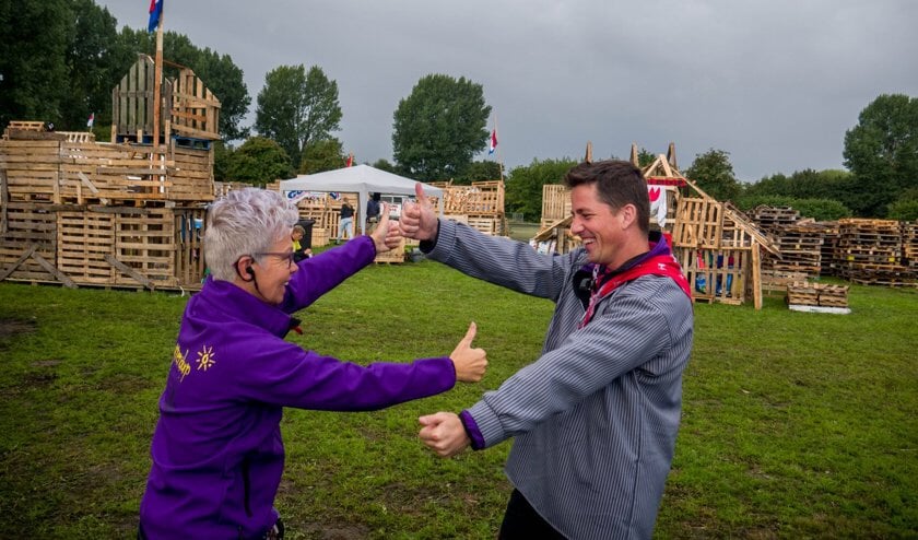 Niet alleen de kinderen vinden huttendorp leuk. De vrijwilligers willen dit evenement ook niet missen.