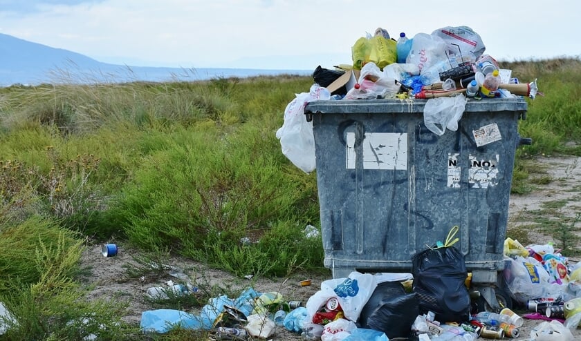 De gemeente hoort het graag als afvalemmers en -containers overvol zijn.