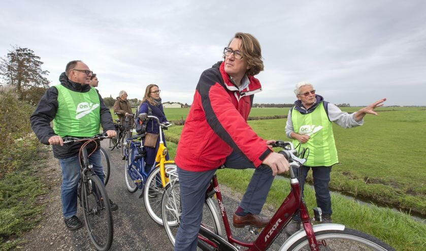 Fietsers 'op zoek naar het Land van Hilde'.