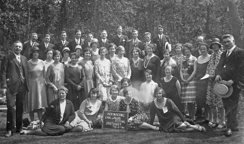 Herkent u de mensen op de foto?