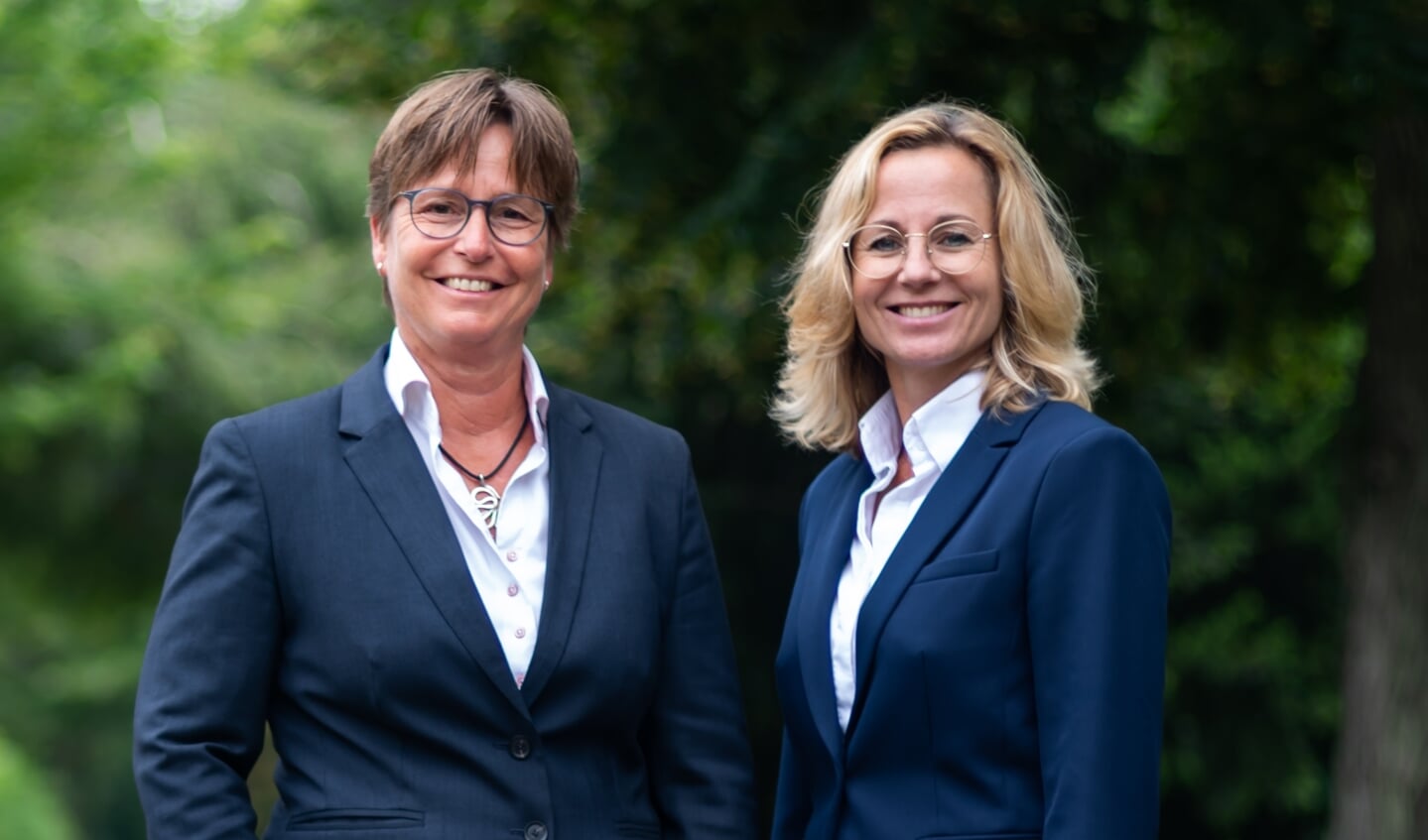 Uitvaartverzorgers van Monuta: Petra Timmers en Dorien Veerman.