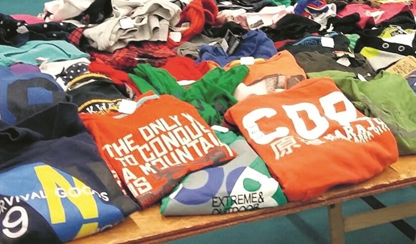 Kom naar de kledingbeurs in Obdam. Mooie artikelen voor kleine prijsjes.