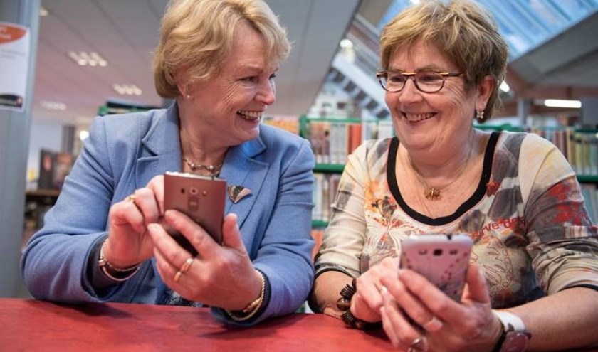 Ook senioren gaan massaal aan de smartphone.