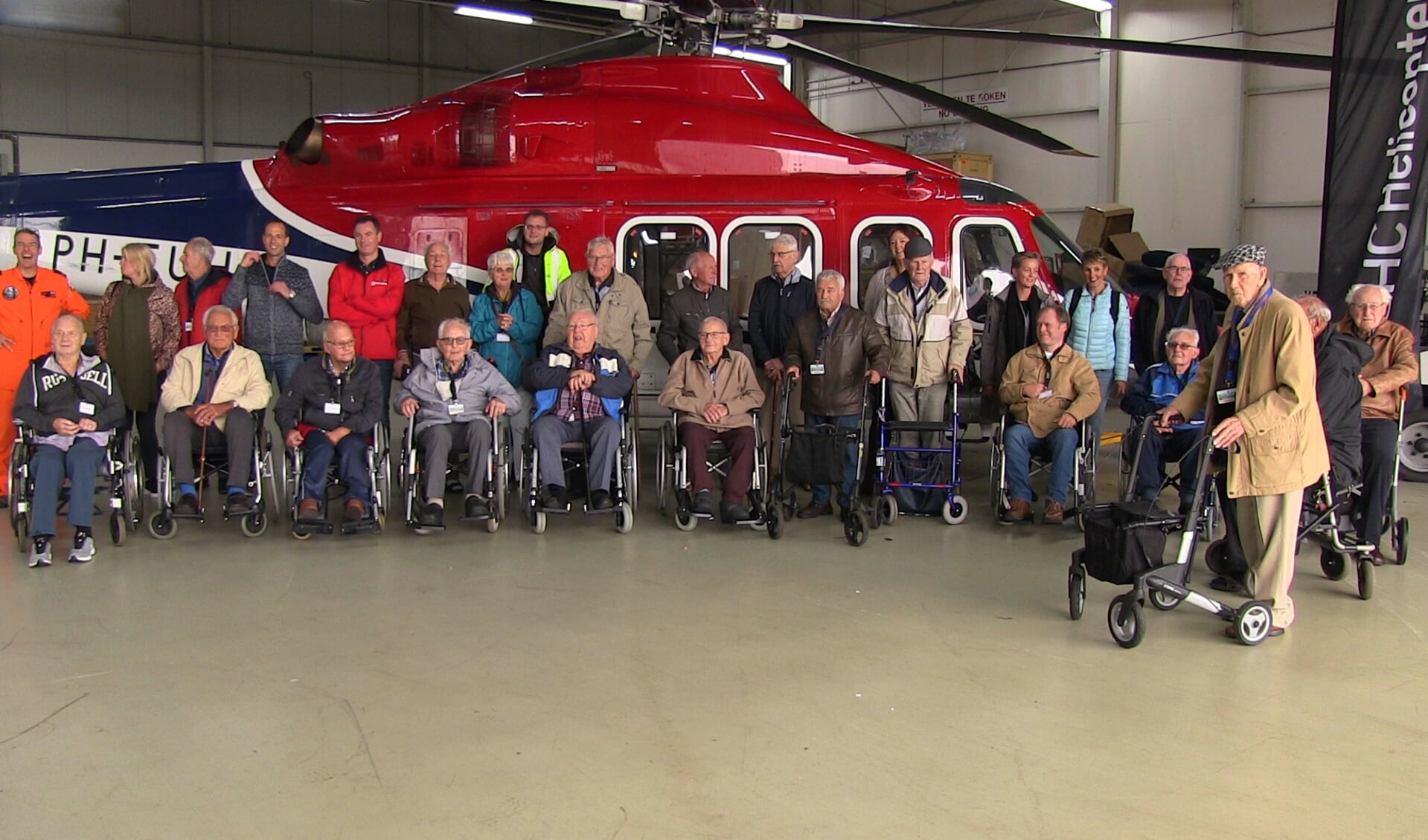 Senioren uit Heerhugowaard genoten van hun 'Men only'-uitje naar Den Helder Airport.