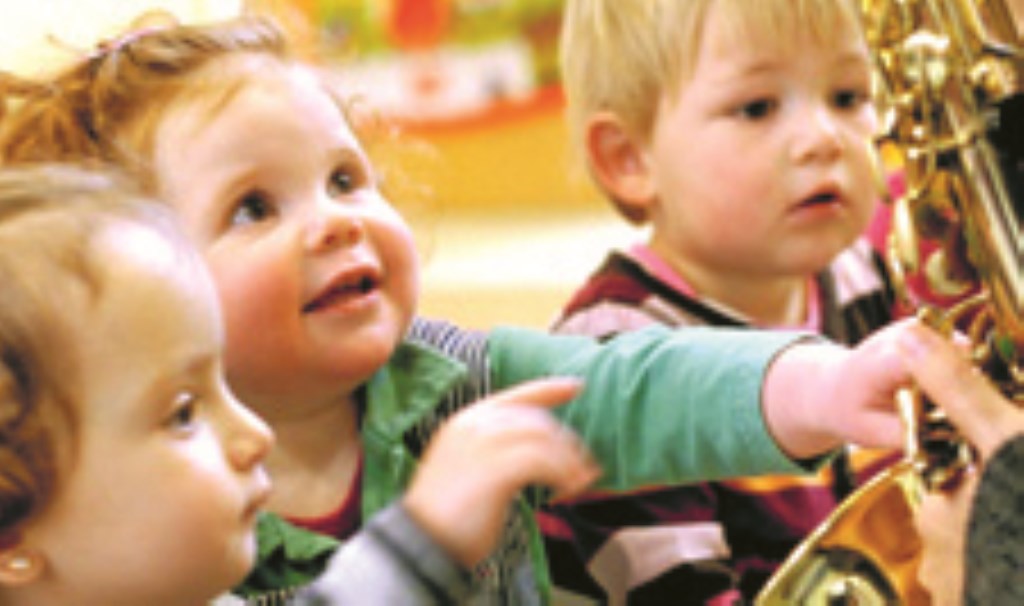 Kleine kinderen leren een hoop op de Peuteracademie.