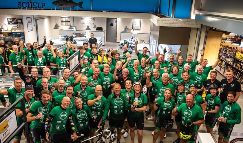 Het hele 'peloton' had onder andere een stop bij Sligro, die speciaal voor deze gelegenheid de deuren opende.