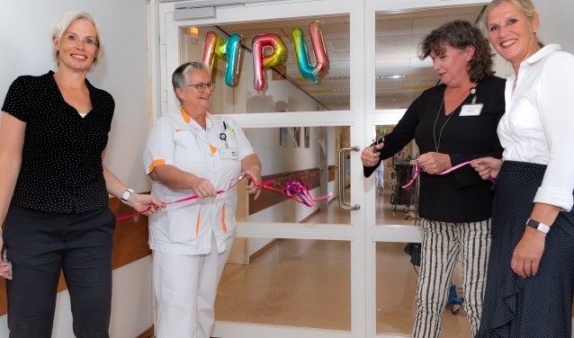 v.l.n.r. Tjarda de Man (psychiater), Linda Mulder (verpleegkundige AOA), Hanneke de Wit (psychiatrisch verpleegkundige) en Marjan Rijnja (unithoofd AOA/MPU).
