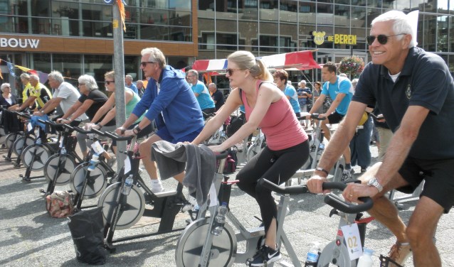 Fietsen voor 'Hoofddorp aan Zee'.