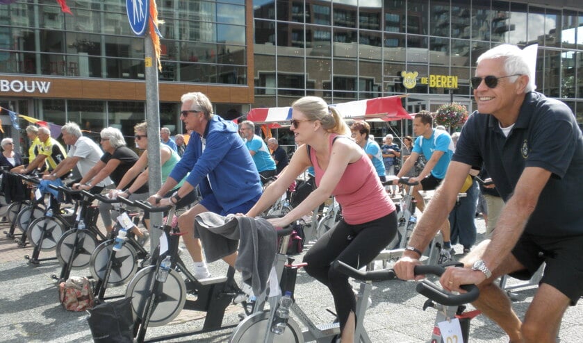 Fietsen voor 'Hoofddorp aan Zee'.