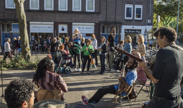 Feestelijke opening van samenwerkingsplek 'In de buurt...'.