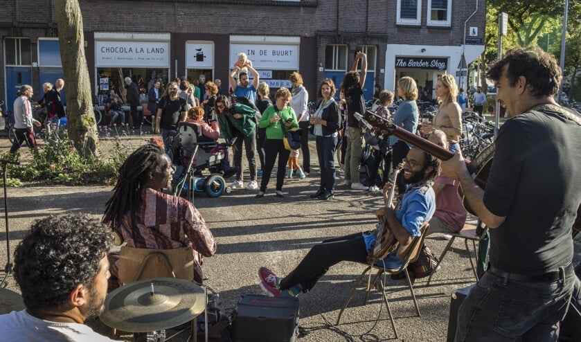 Feestelijke opening van samenwerkingsplek 'In de buurt...'.
