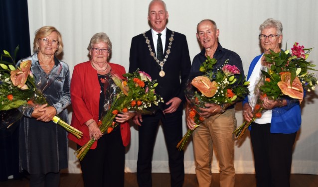 Het is altijd weer een verrassing wie een vrijwilligersspeld krijgt uitgereikt tijdens de jaarlijkse vrijwilligersavond in de Drom.