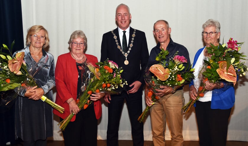 Het is altijd weer een verrassing wie een vrijwilligersspeld krijgt uitgereikt tijdens de jaarlijkse vrijwilligersavond in de Drom.