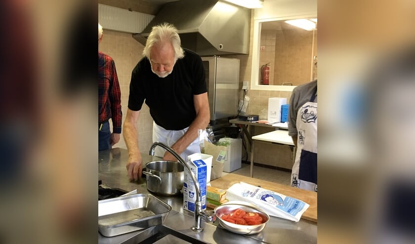 Kok Theo Louter leert u alle fijne kneepjes van het koken. Oók aan beginners!