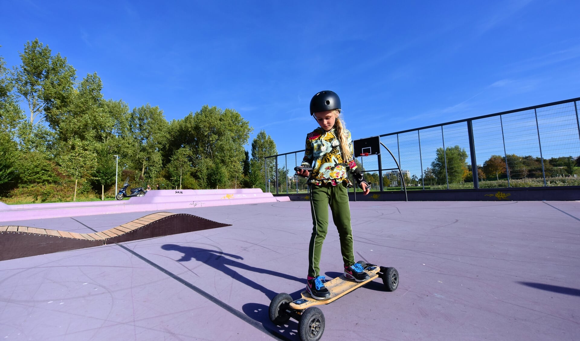 E-skaten rond de Toolenburgerplas. 