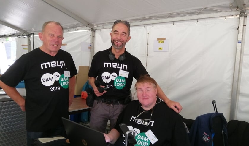 Klaar voor de uitzending. Vanaf links Pim Beudeker, Nils Römer en Wim Vinju.