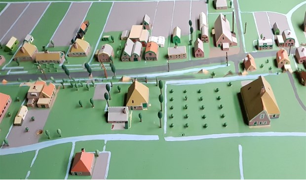 Frans van der Eng maakt maquettes van zijn geboortedorp 't Veld.