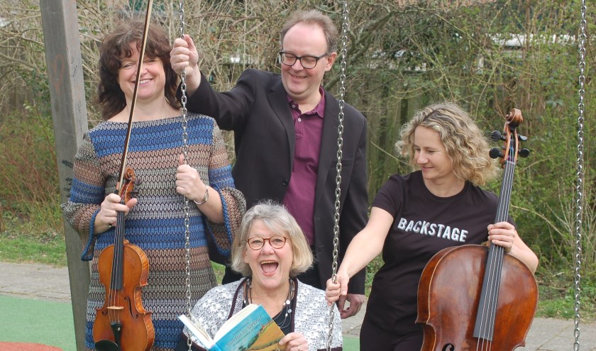 Violiste Sandra Kox, celliste Evelien Dubbeldam, pianist Hendrik-Jan Bosma en vertelster Carien van Opstal.